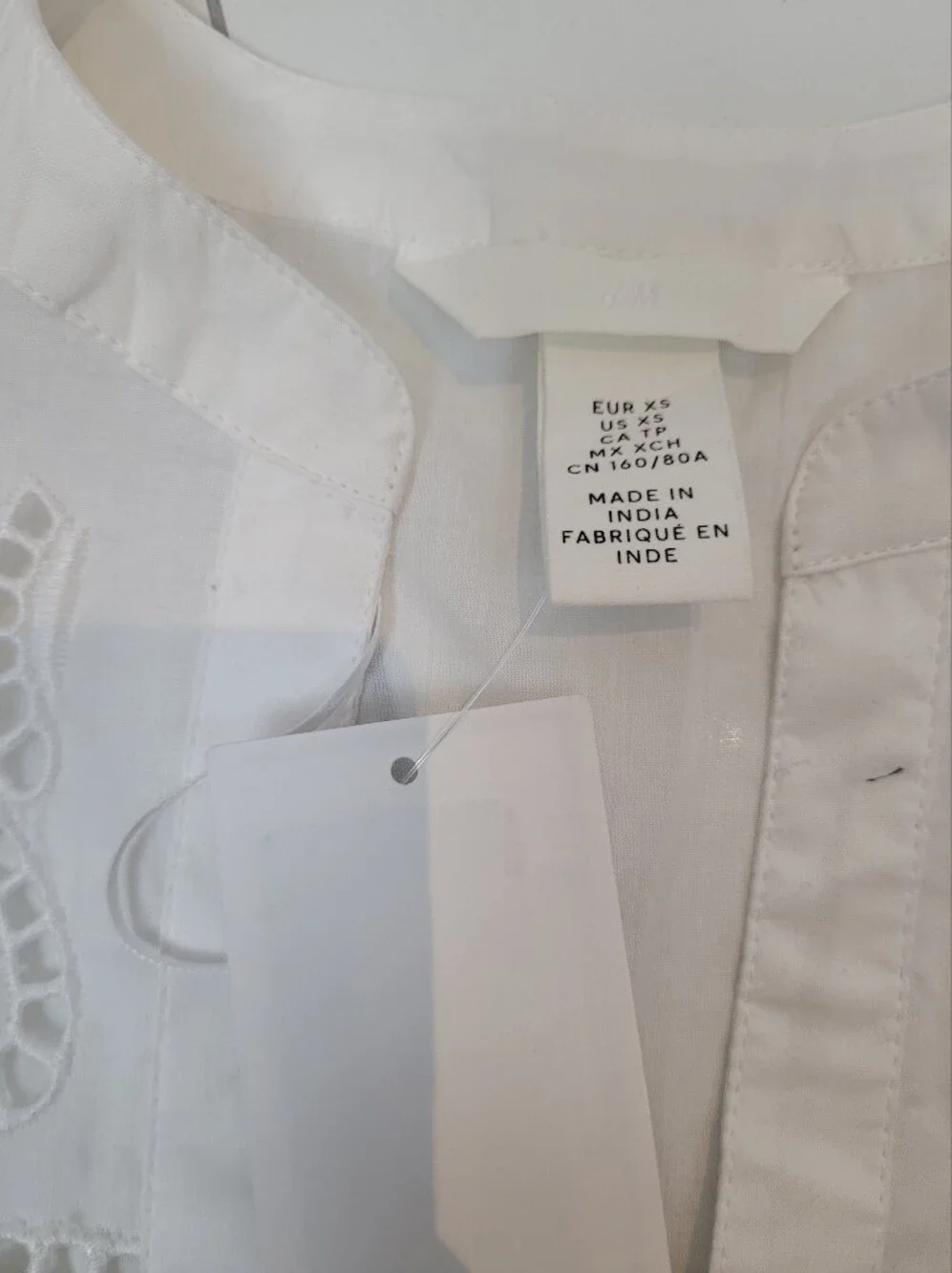 NWT White Embroidered Flutter Sleeve Blouse Size ; xs. - Picture 9 of 13